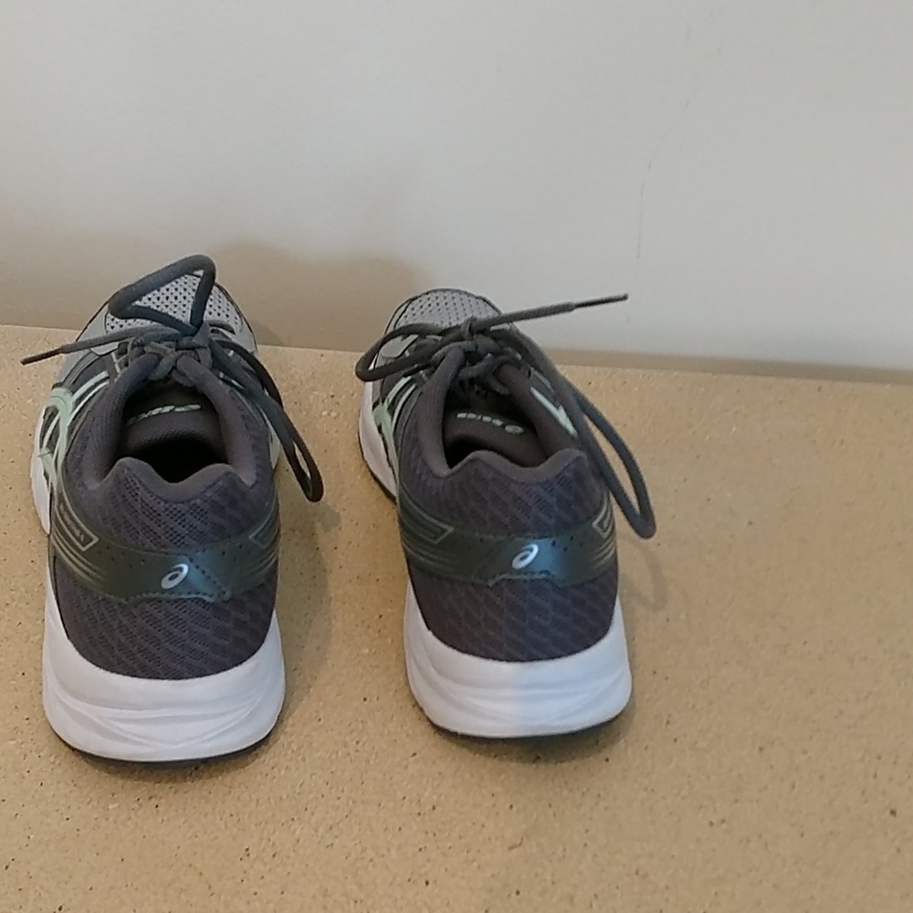 Asics Running Shoe - Picture 3 of 7